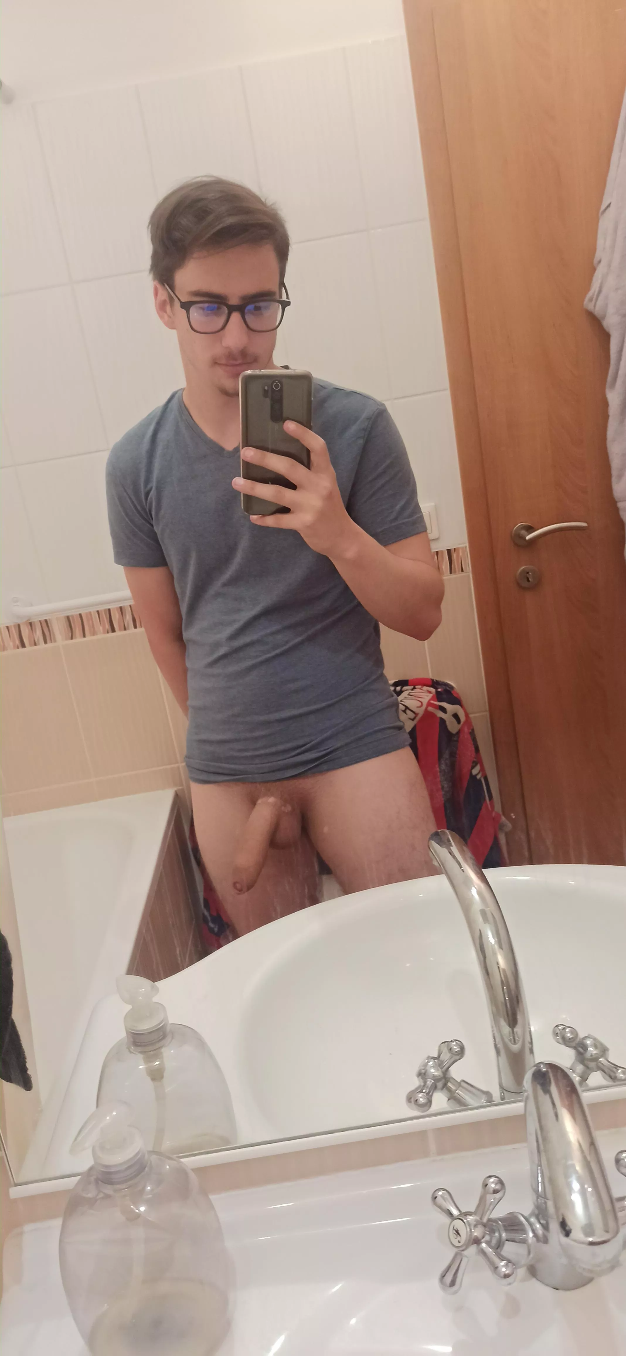 Walking around without pants is fun 🤭