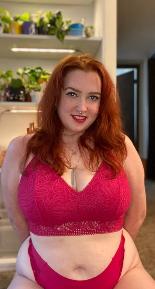 What do belly button lovers like to do 👀