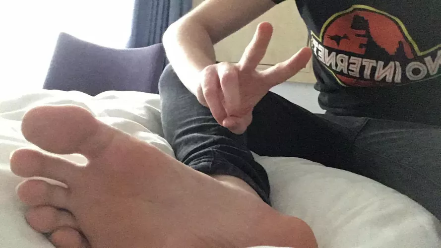 Wish I had someone sucking my toes >-<