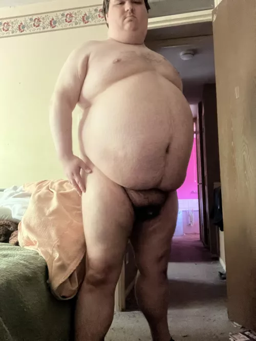 32/M - I’m not really huge (heh) on showing full body photos, But what the hey