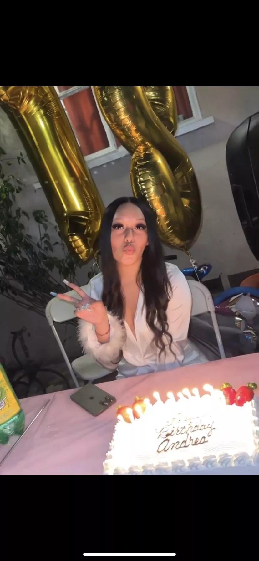 Cover my cute face in your cum 🙈 suprise me