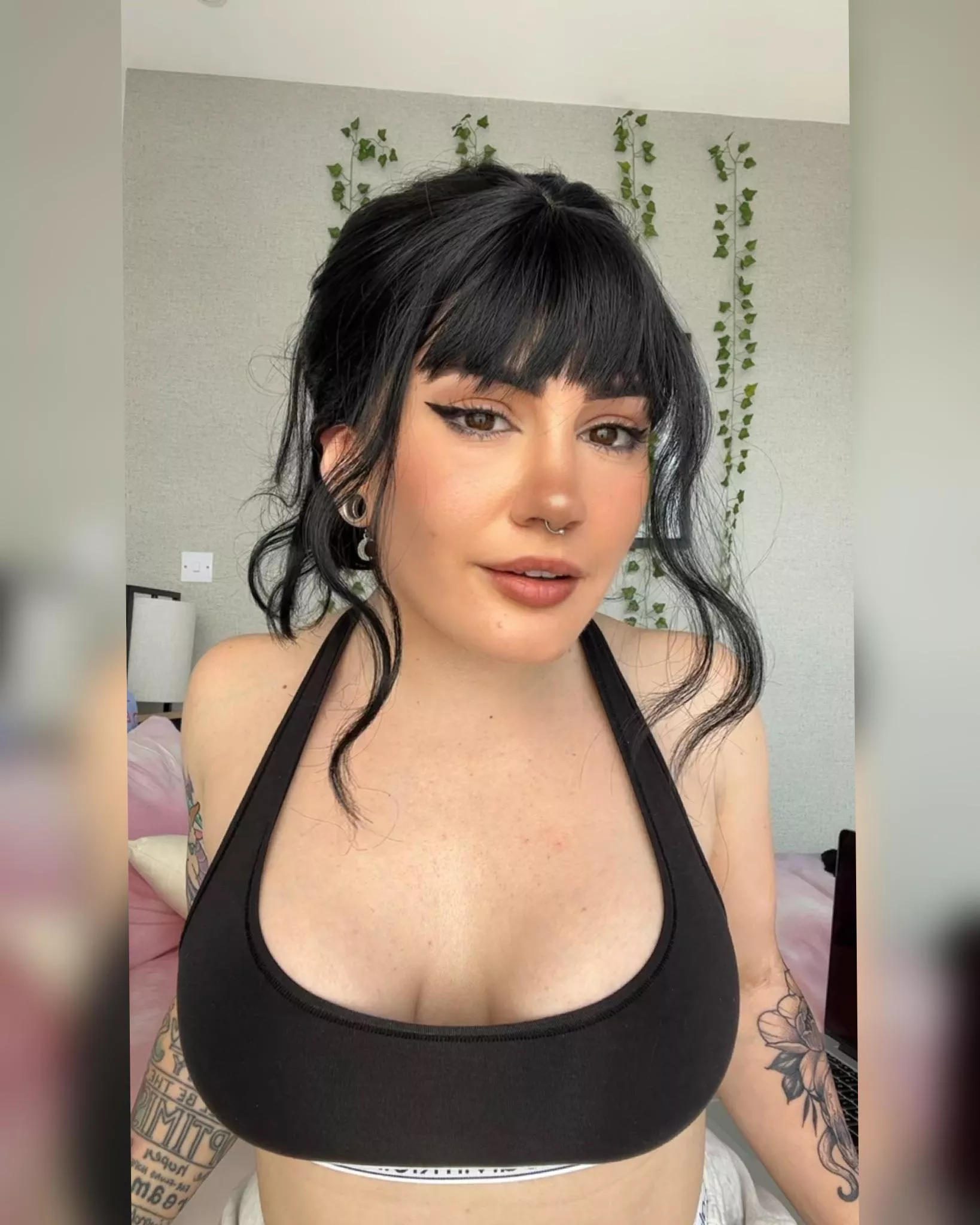 I may only be 4ft 8” but I’m thicc in all the right places 😈