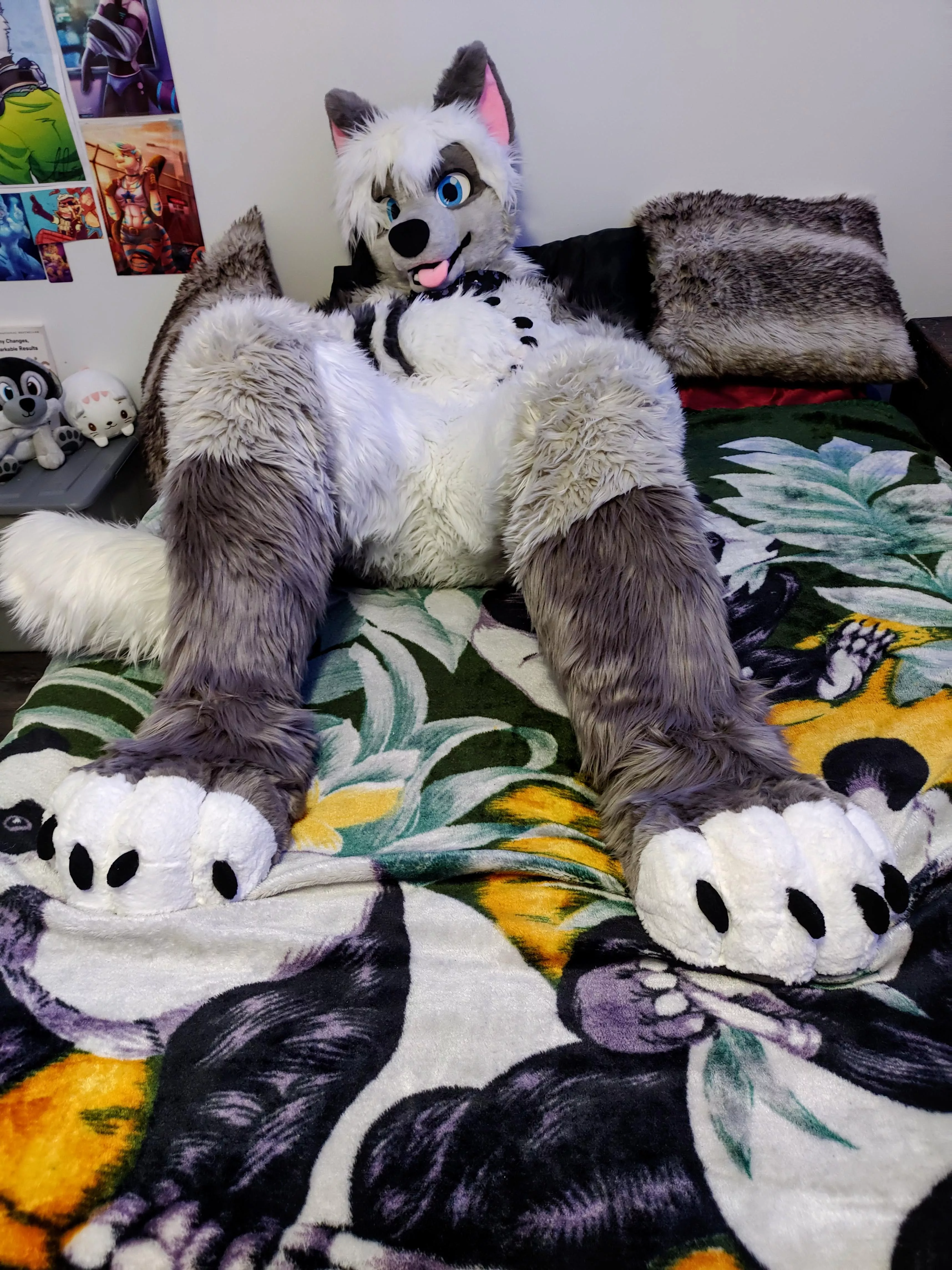 Lay on top and snuggle doggie 🐶