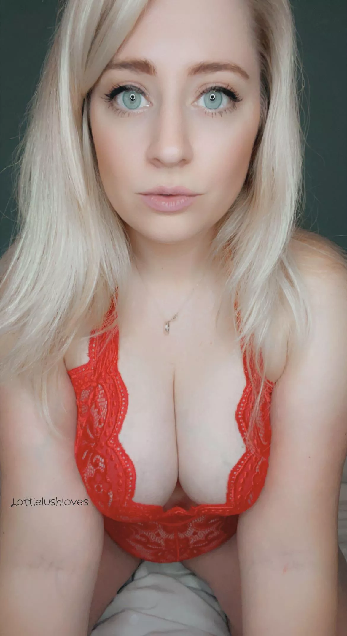 Let me be your lady in red❤️