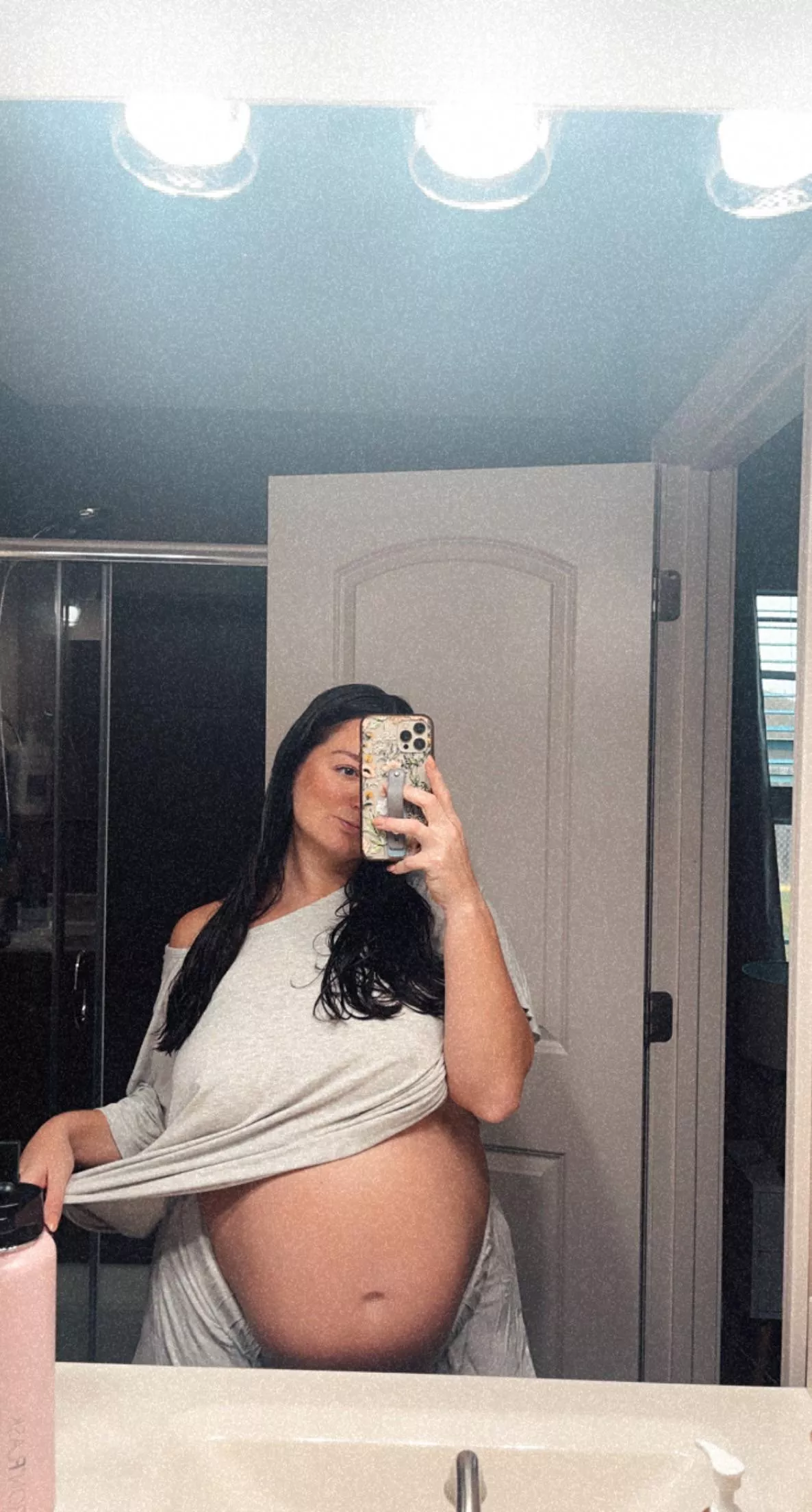 look how cute my bump is😍