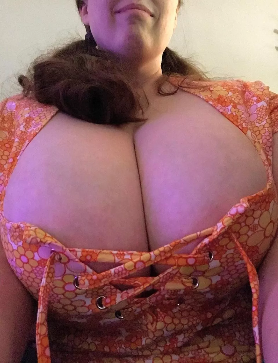 Posture check! Boobs won't roll my shoulders! 🥴