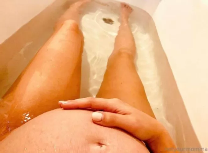 Pregnant belly still growing ☺️