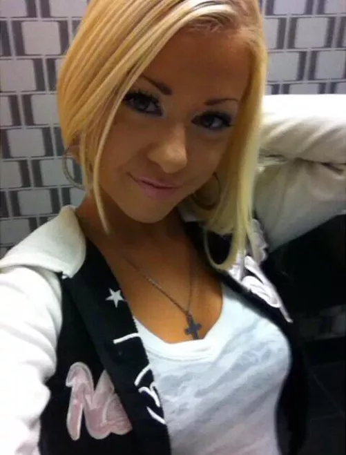 [ Reddit / Wickr gripmonkey / Discord gripmonkey#5677 ] Tribute this tight bleach blonde fuckdoll....