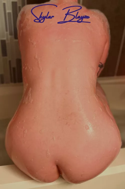 Splish Splash...please fuck my little ass! 🍑🫧