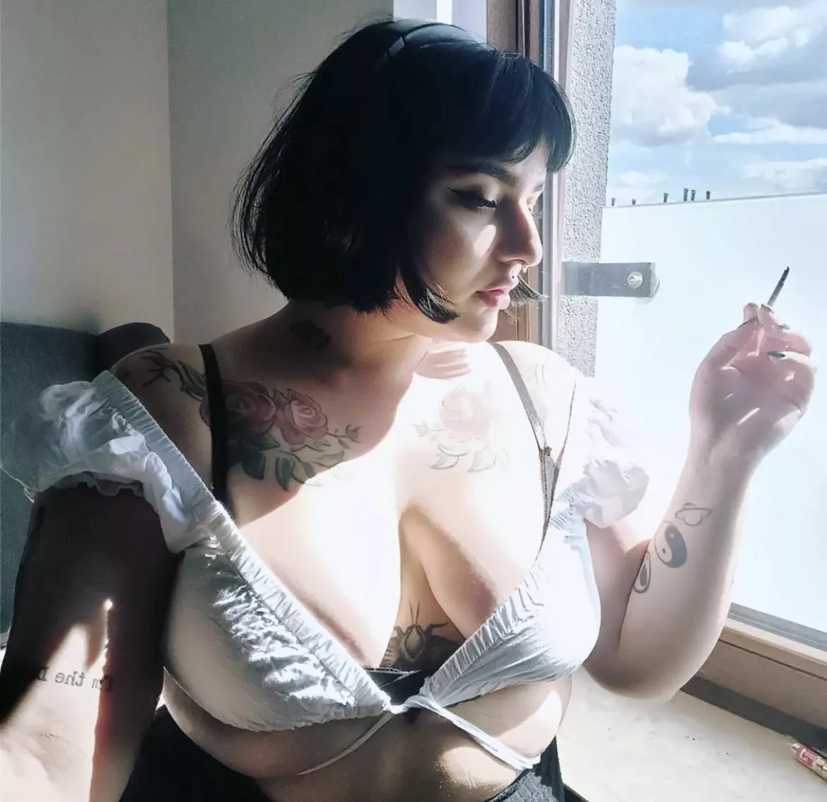 Wanna get my next pack and watch me smoke it? 💦💨 $mgkels23