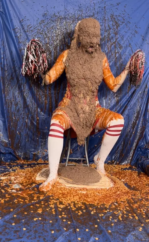 Who else just loves chocolate porridge poured over them?? I love how heavy and thick the gloopy substance is as it plops on my head and covers my face and hair completely xx