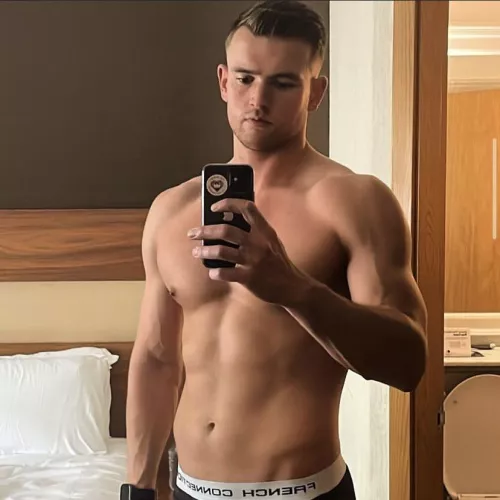 26 m U.K.! My account was deleted! But should I grow a beard? Hmu