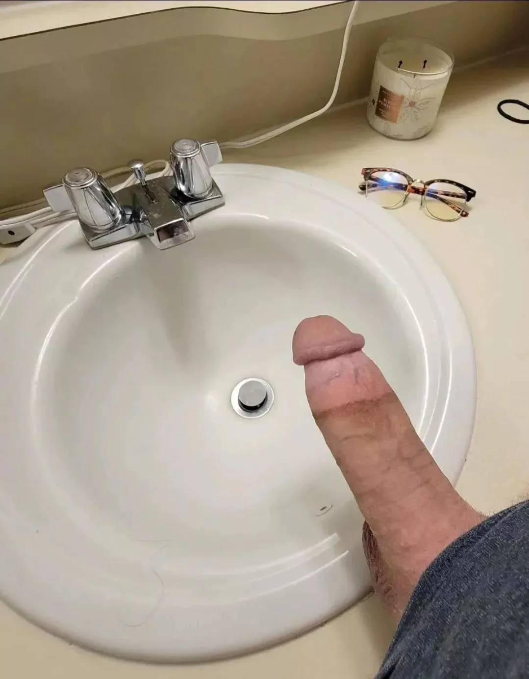 am I bigger than you? glasses for comparison lol