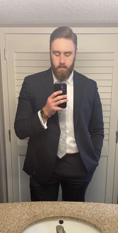 Anyone looking to be a 28 yo bi guy’s wedding date? Let me know