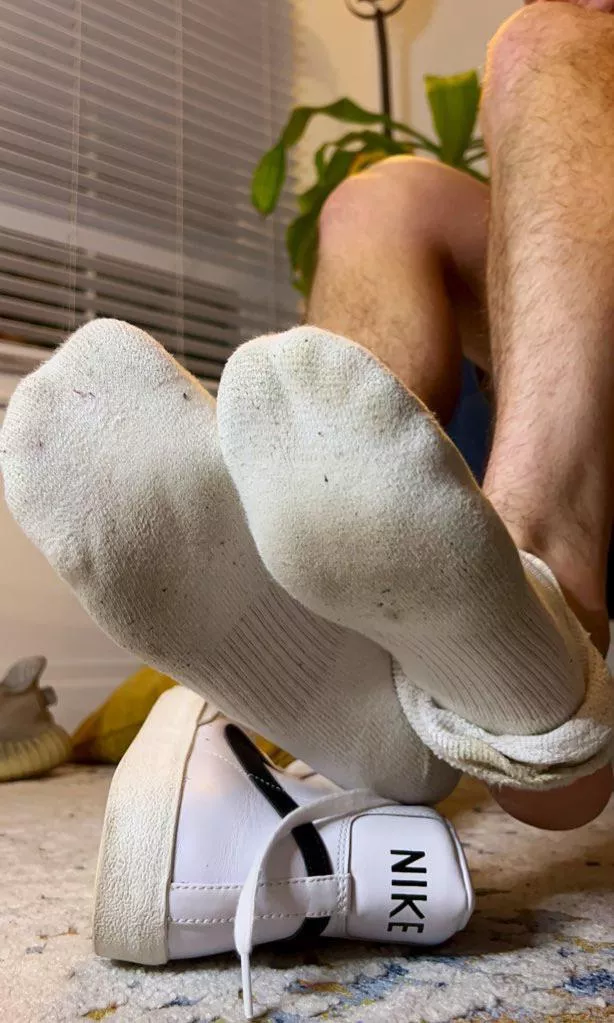 Been wearing these socks for weeks. Who wants to suck the sweat out of them and swallow it? 😈 I’m gonna make you. 😏