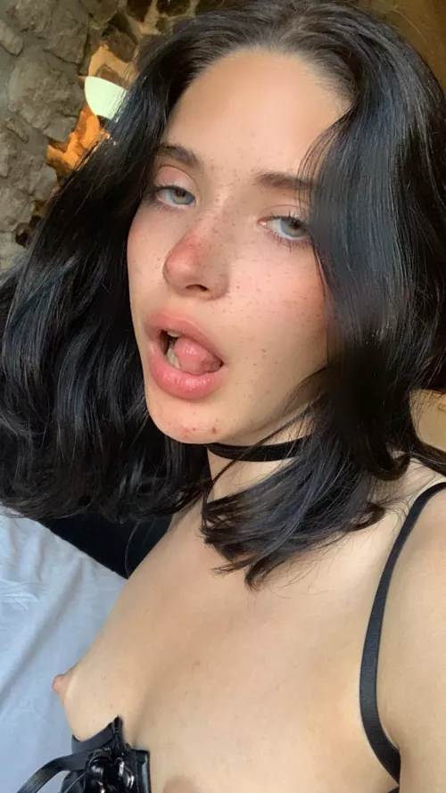 Can I interest you in a goth gf with thiccc thighs?