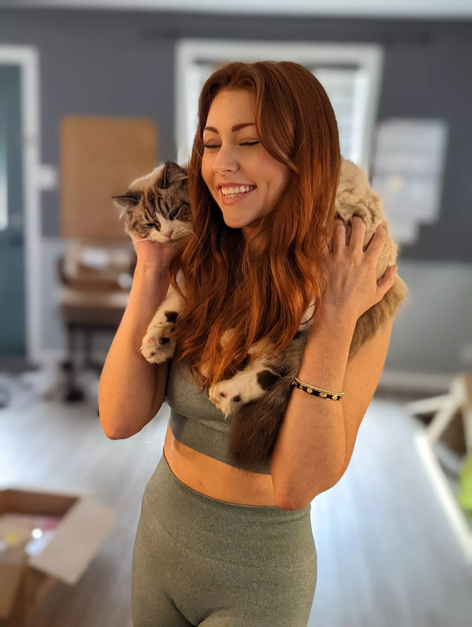 (F) Dimples and kittens for days here 🧡🥰