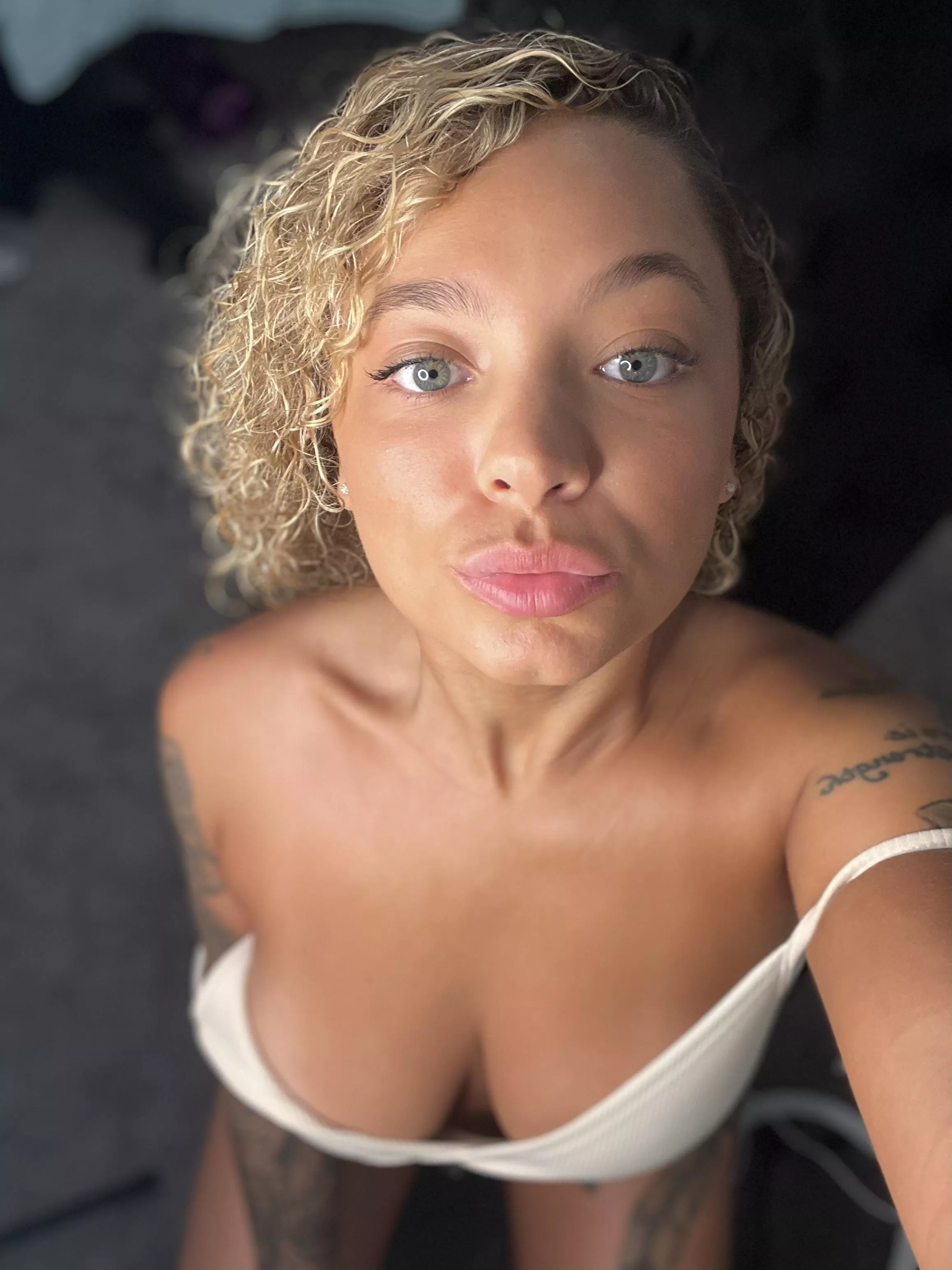 Hey baby.. 😏 want to see more of me? Find out below 💋