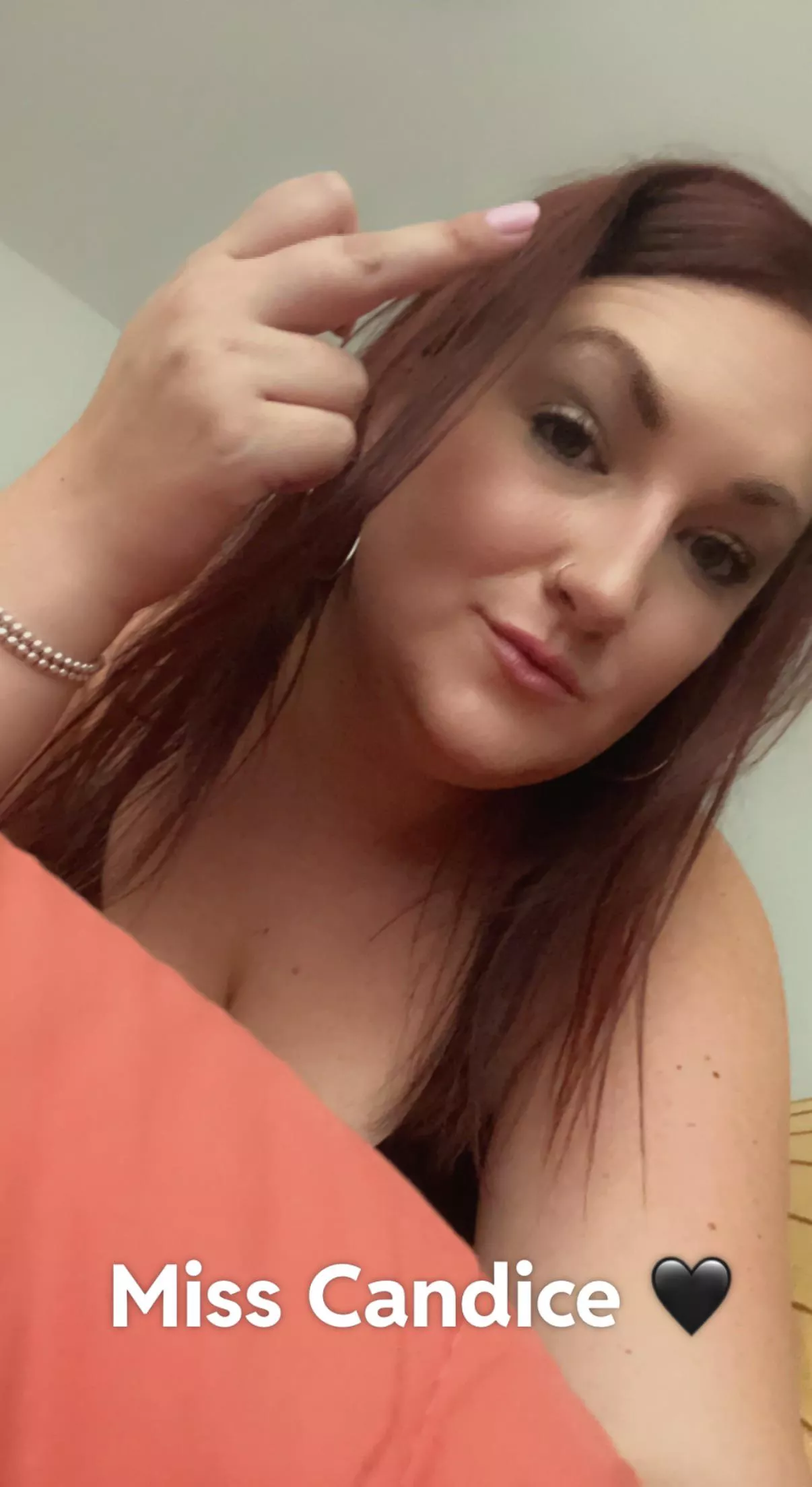 Hi cucky. Lay on the floor and I’ll tell you all the things about you that are inferior. [Domme]