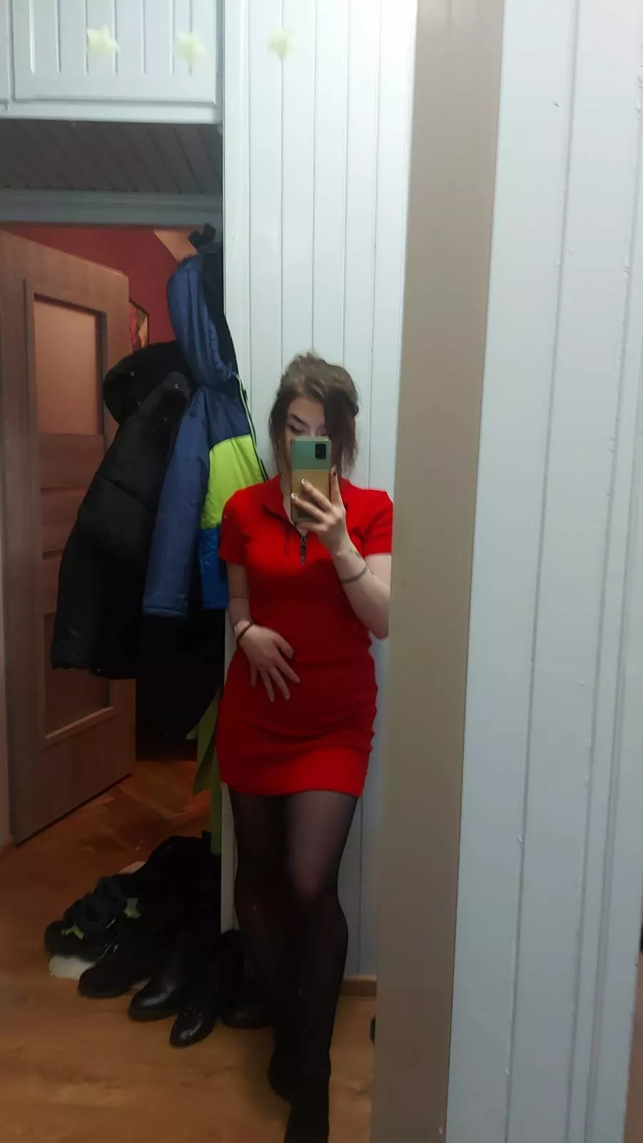 How's that dress on her? 👀