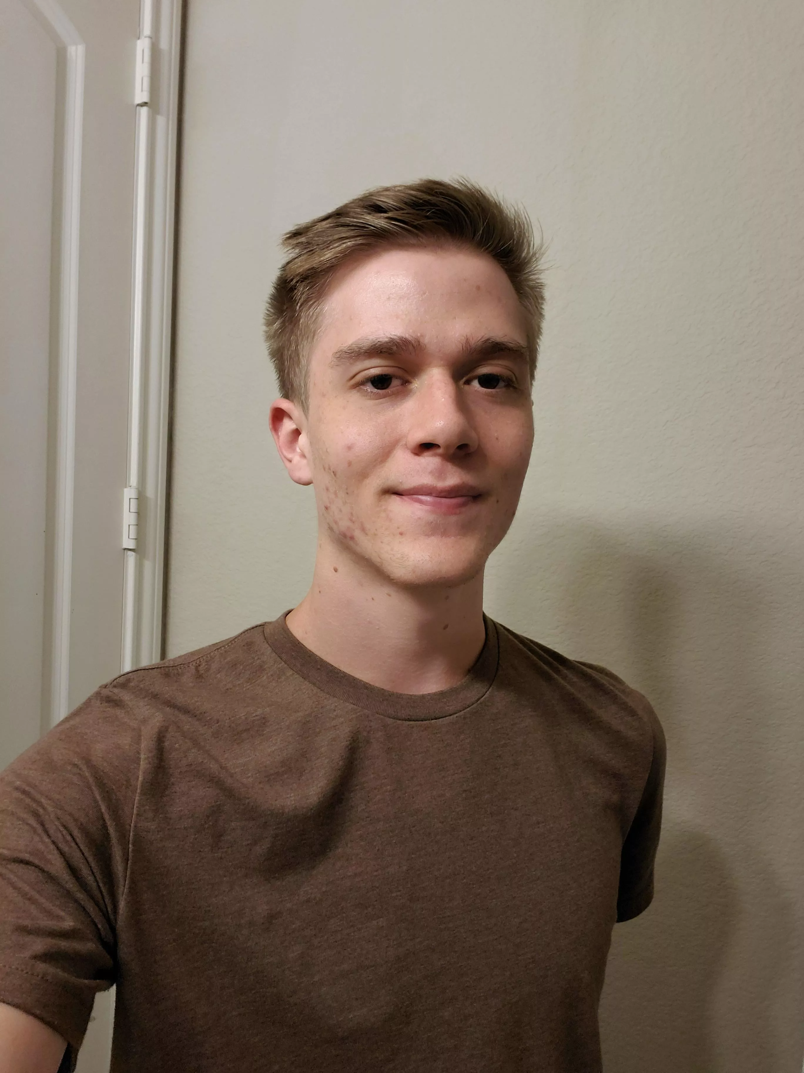 I like my new shirt 😁 i think brown suits me