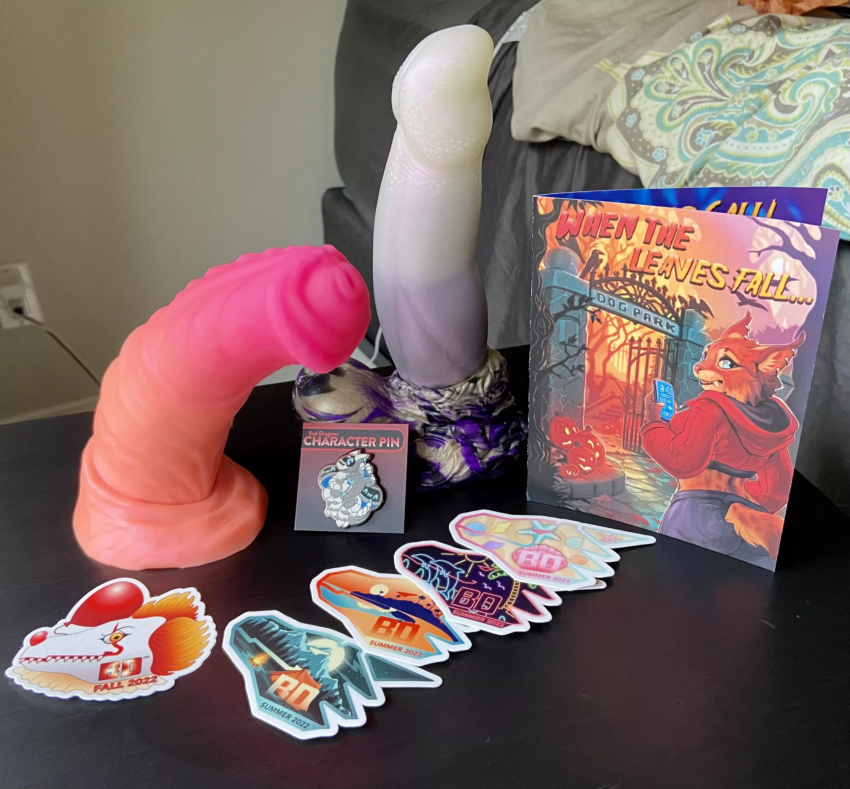 My August customs are finally here! Ky'el in his Signature and Sleipnir in Helium Sunset both S/S with suction cups. Can't wait to try these beauties out! 💕