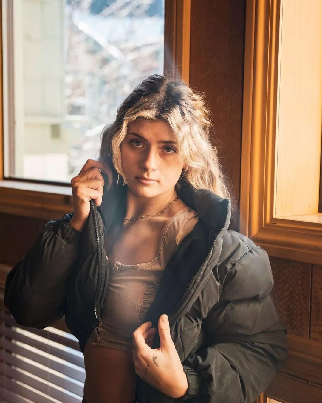 need a bud to give me joi as hot babe Faith Ordway