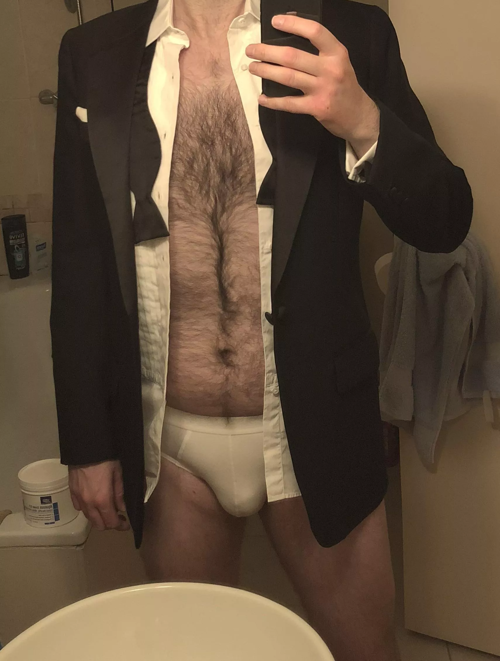There isn’t enough tuxedo porn out there. Doing my bit to change things.