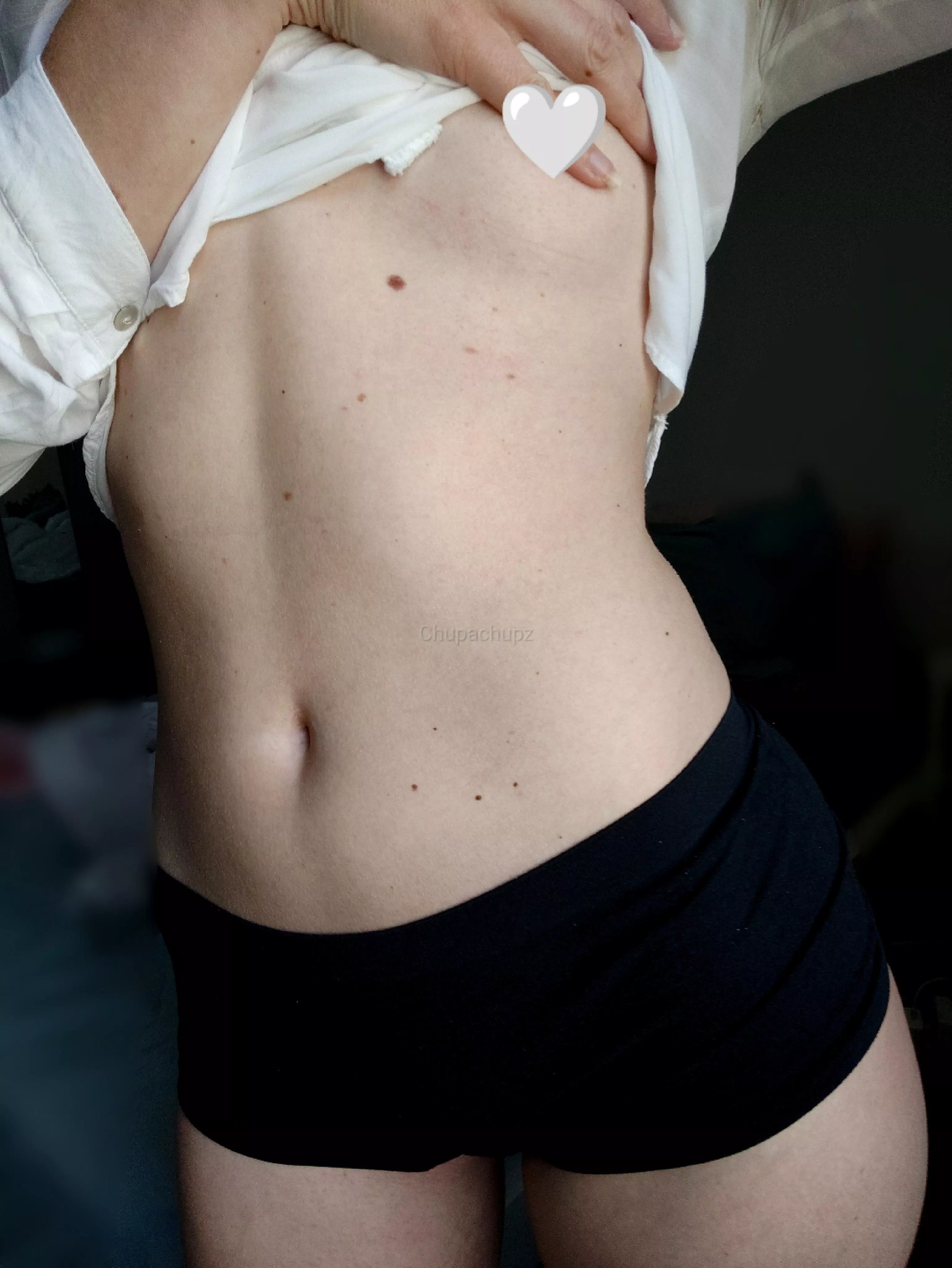 Thought my tummy looks good here 😇 [IMG]