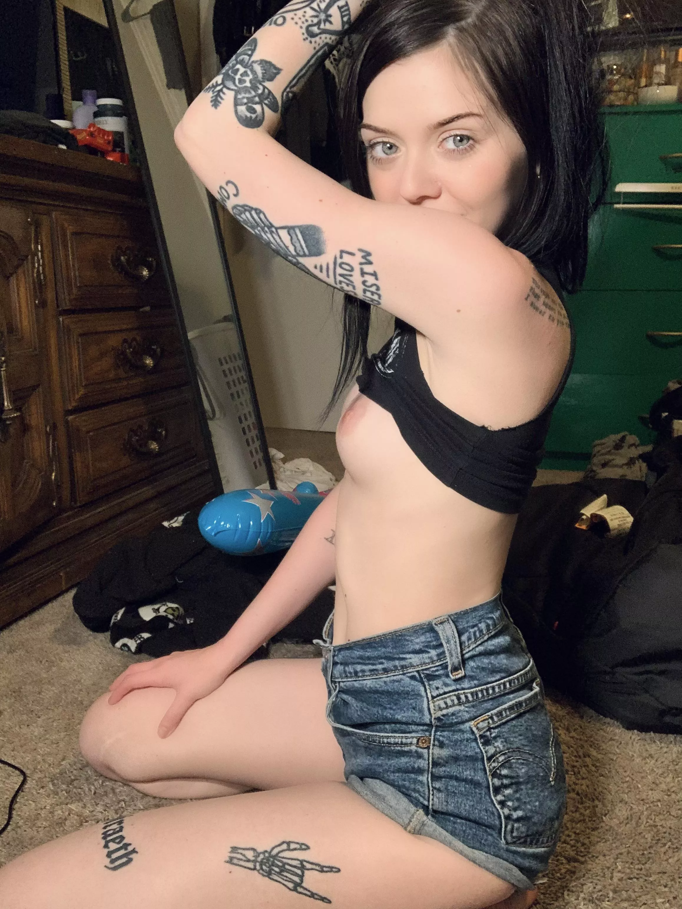 tiny pale bby🖤👼