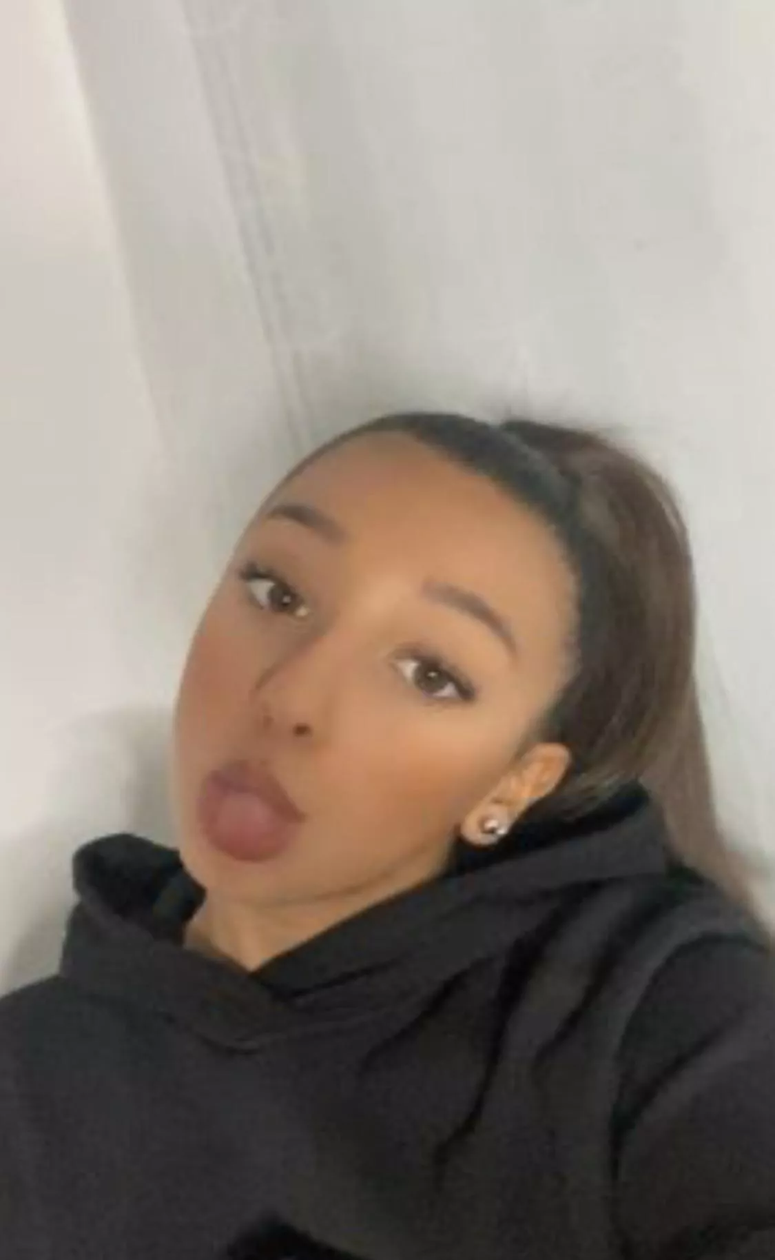 Wer meine pussy sehen will dm 👅💦