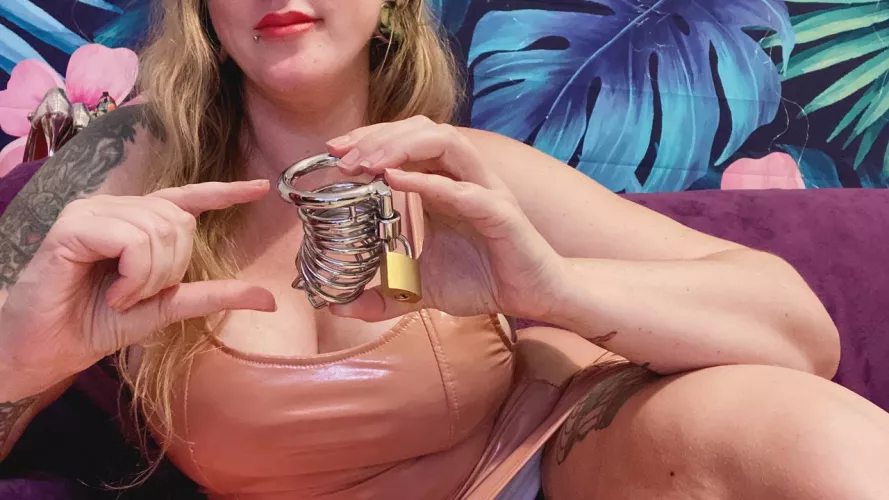 Comment your size, I wanna laugh how small and pathetic you are