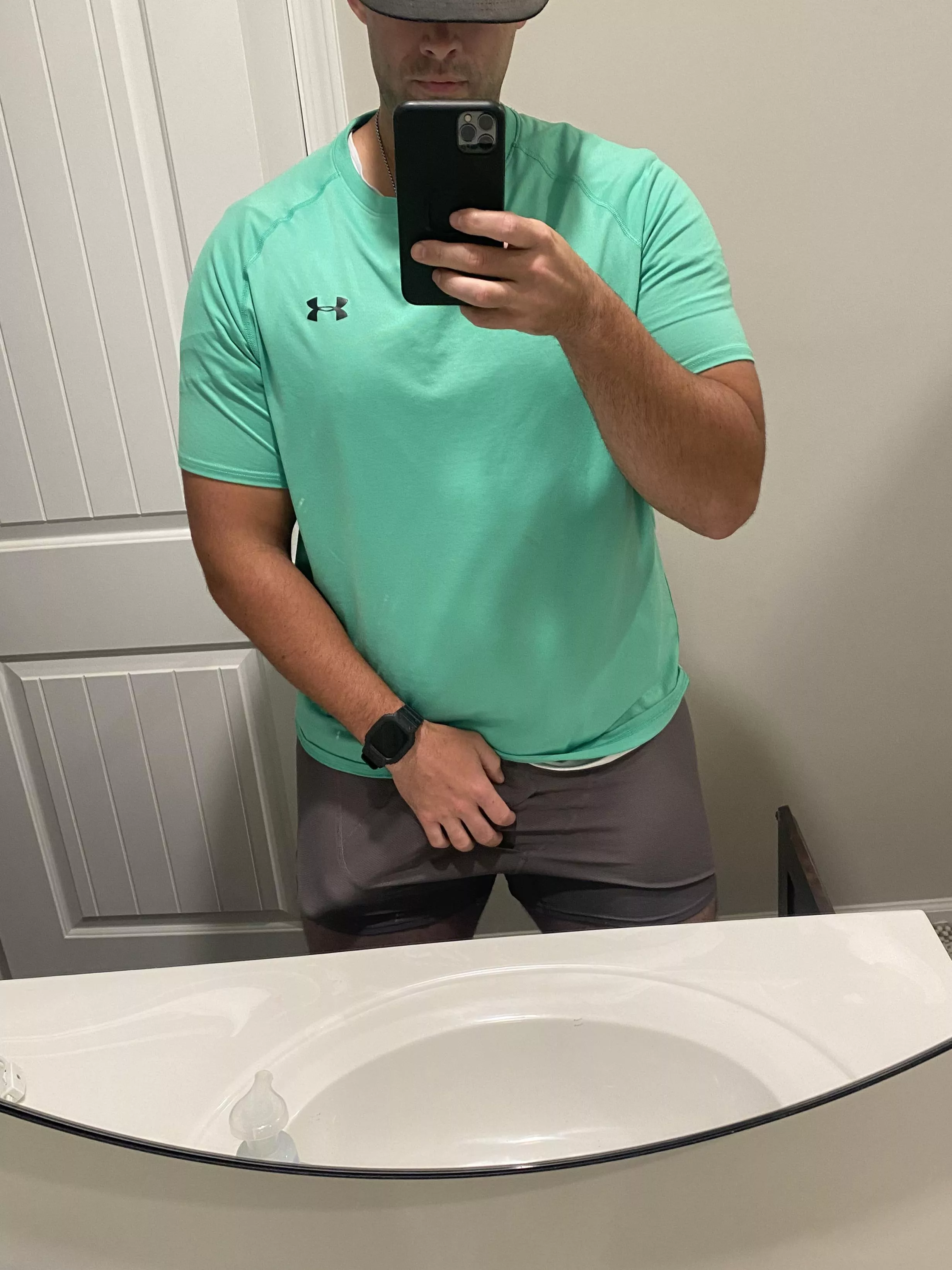 Do the ladies love a (35) dad with a nice bulge?