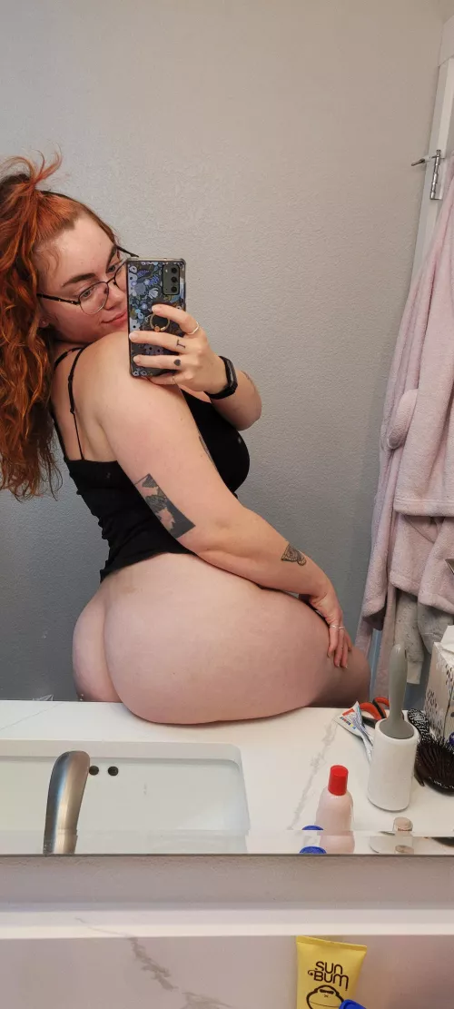 gonna sit this ass right on the counter for you 😩