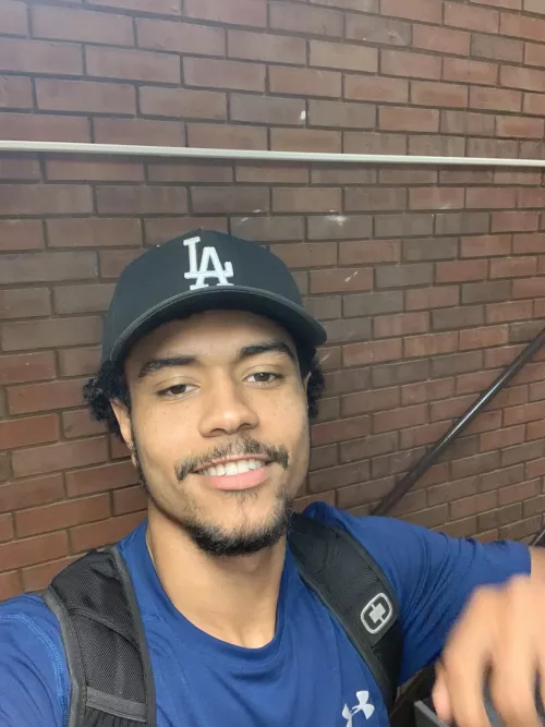 Hope everyone’s Thursday is going well. Sending nothing but love and positivity your way!