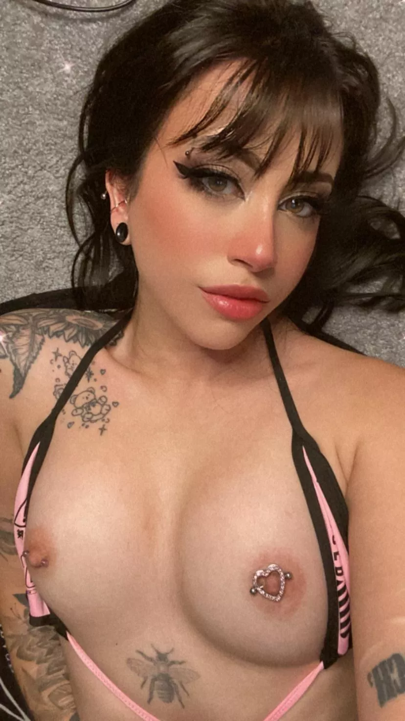 I love when my jewelry is mismatched 😅