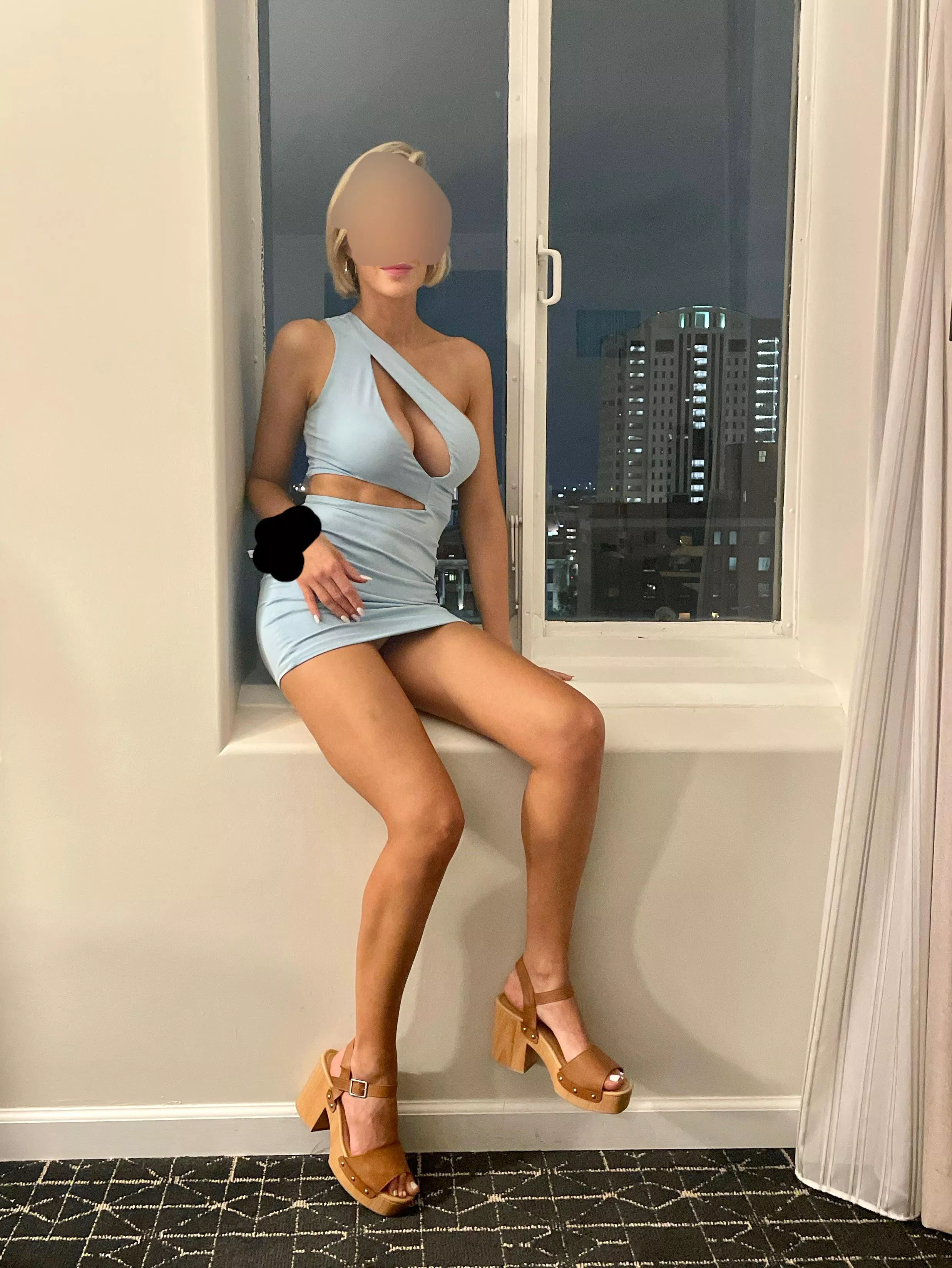 Long legs and short dresses. Perfect combination.