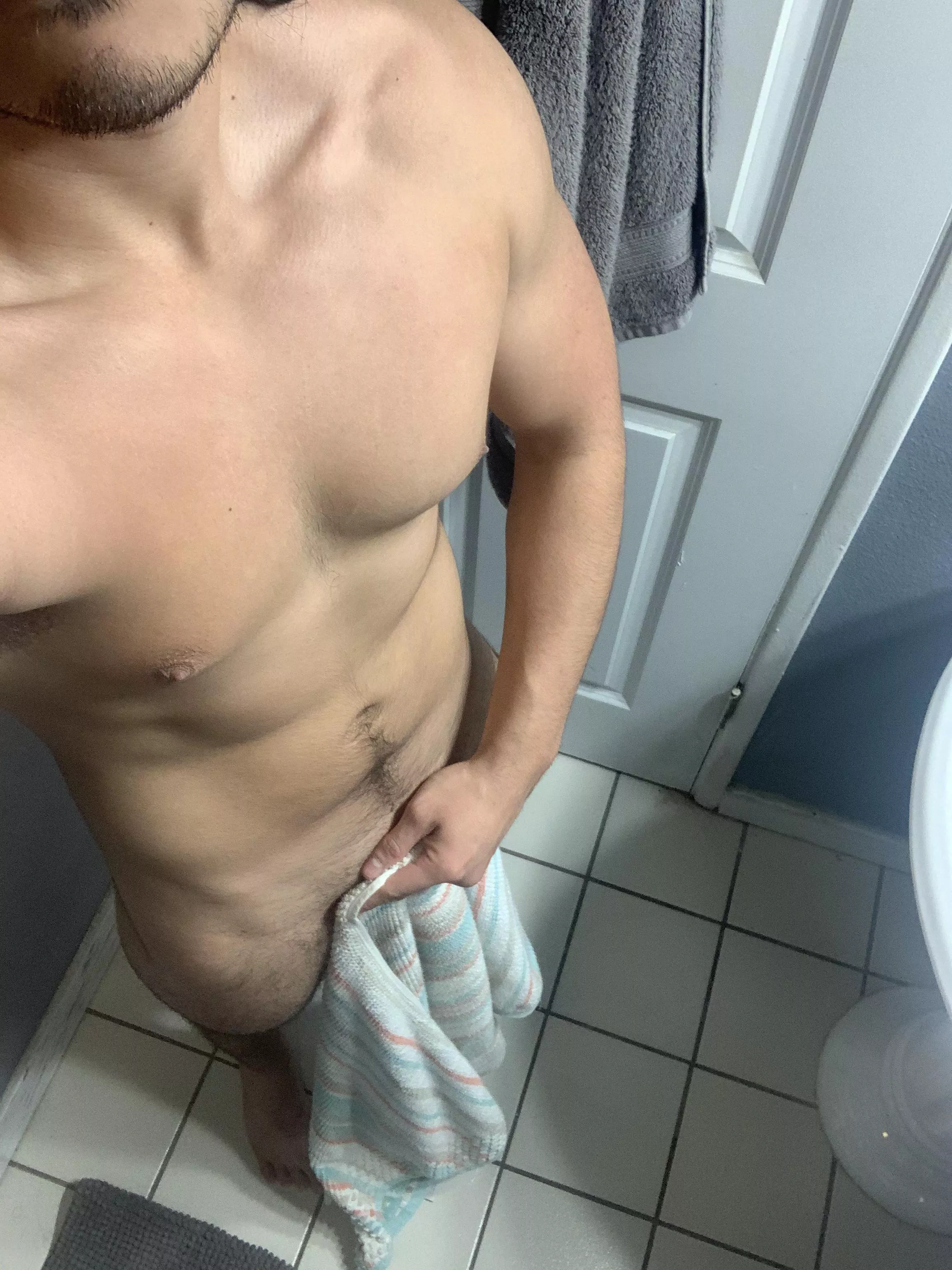 [ M 20 ] How do I look? Feel free to respond in any way you like :)