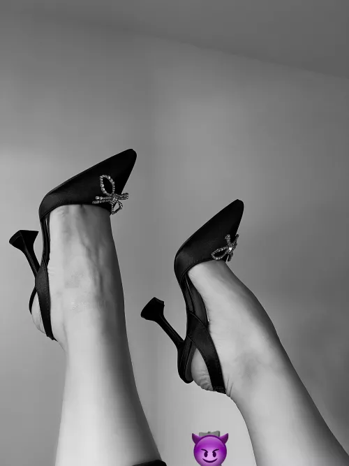 My feet need to be kissed and… would you like to be the one to do it?😉