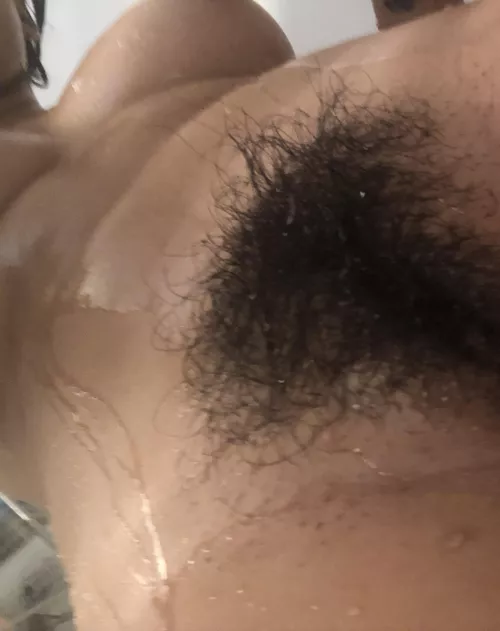 Shower bush for ya 🖤🚿✨