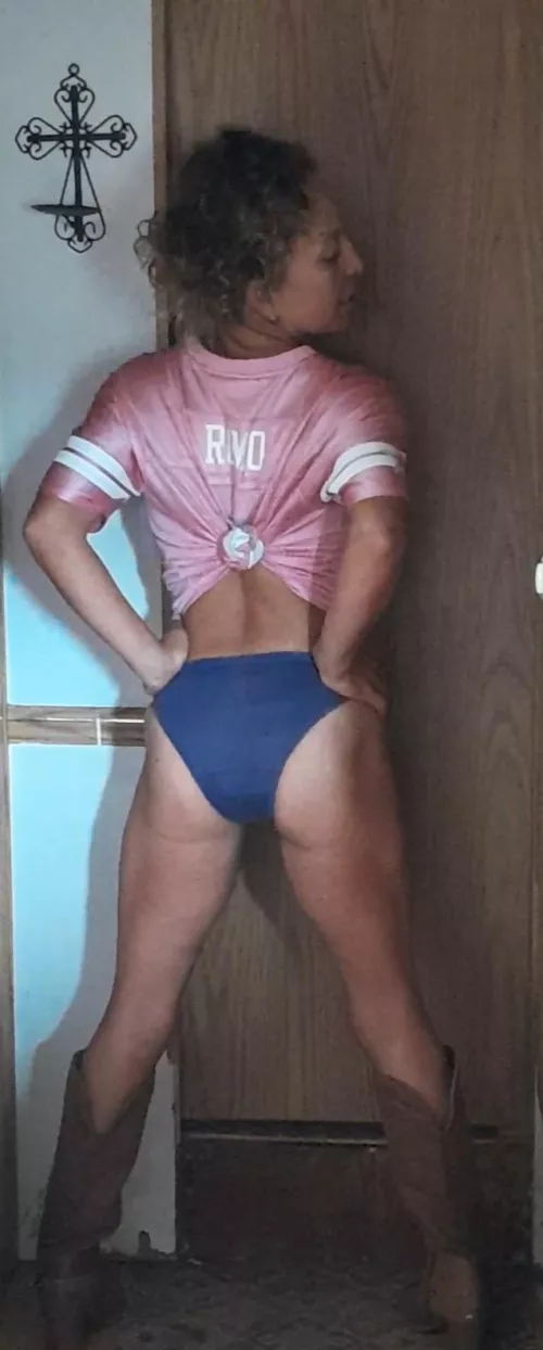 this 46 female lumberjack loves 420, the outdoors and teasing you as much as you'll allow