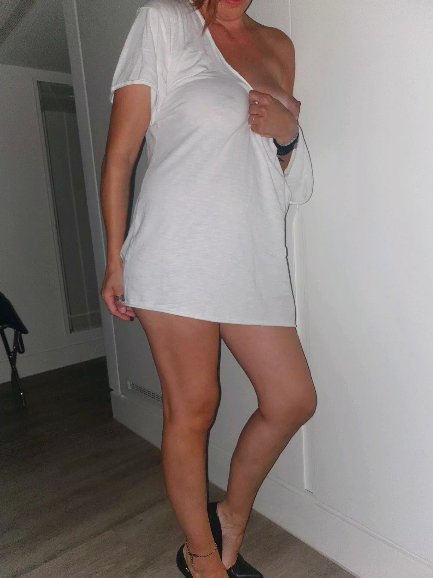 Trading my 40yo horny gf pics for all ages. DM with sample ONLY. No sample = ignore