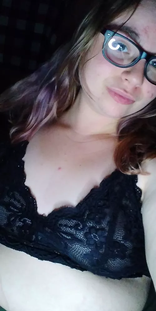 VIP😈 👉 https://onlyfans.com/queenbee_03 😈no PPV (everything free) 😈1-25 min videos 😈customs 😈feet 😈lingerie 😈toys 😈solo 😈dick rates 😈sexting