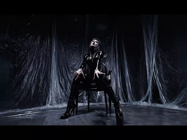 What better combination that boots and latex