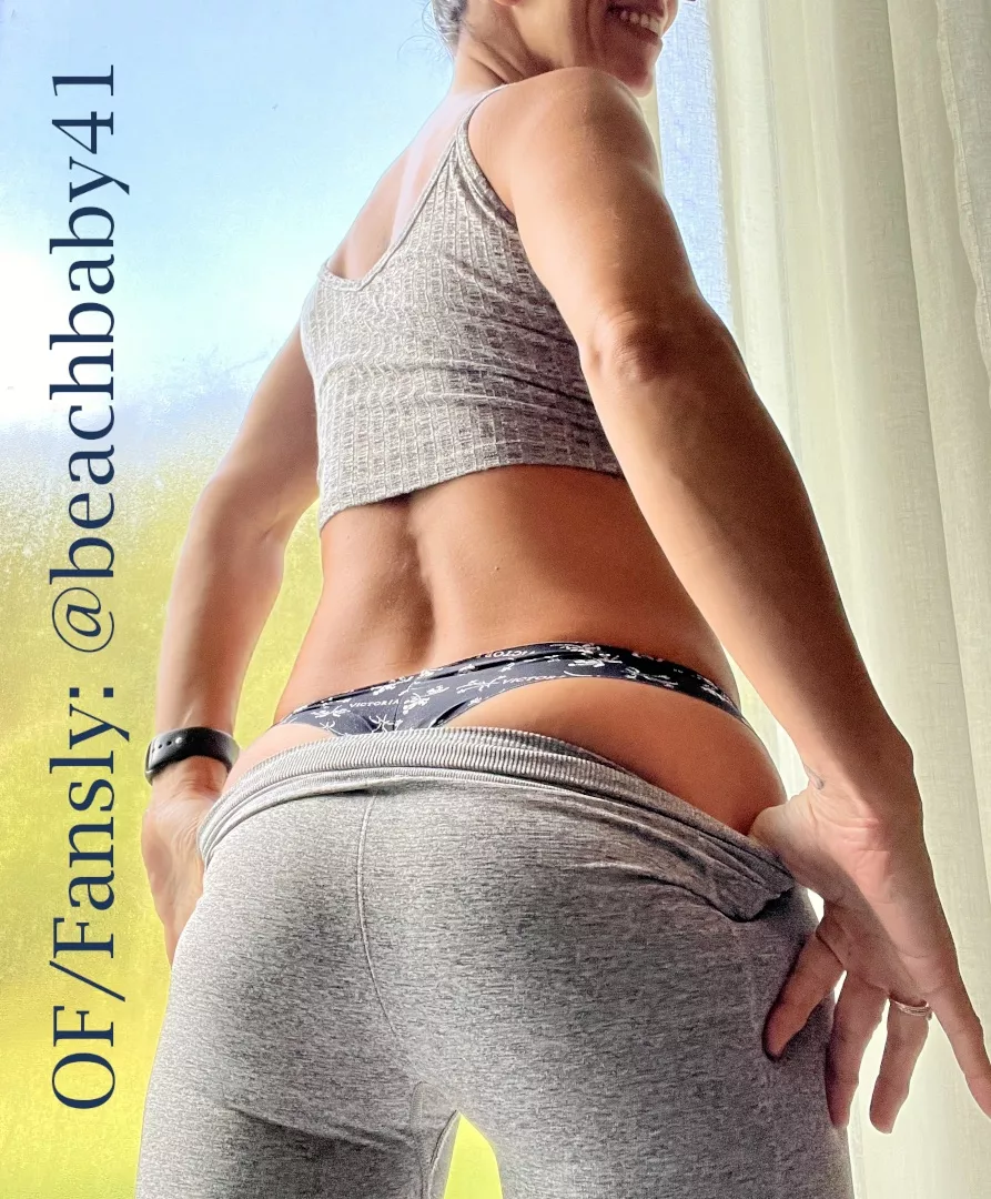 When it finally stops raining, I'm taking this ass out to play! 🍑