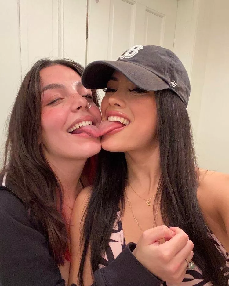 When tongues connect >>