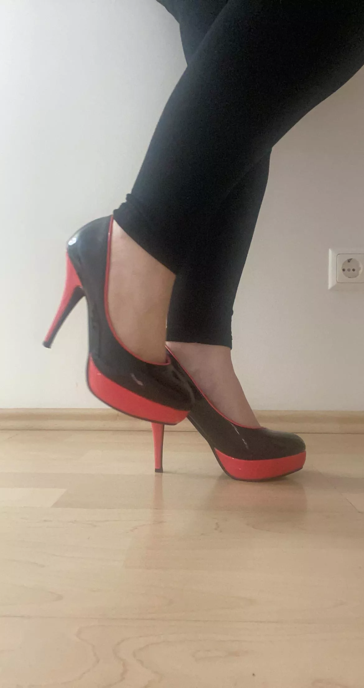 Willst du meine High Heels haben? 👅