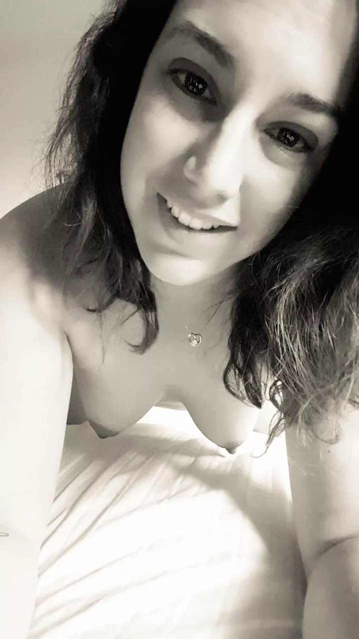 Would love to see a big load over my wife's face