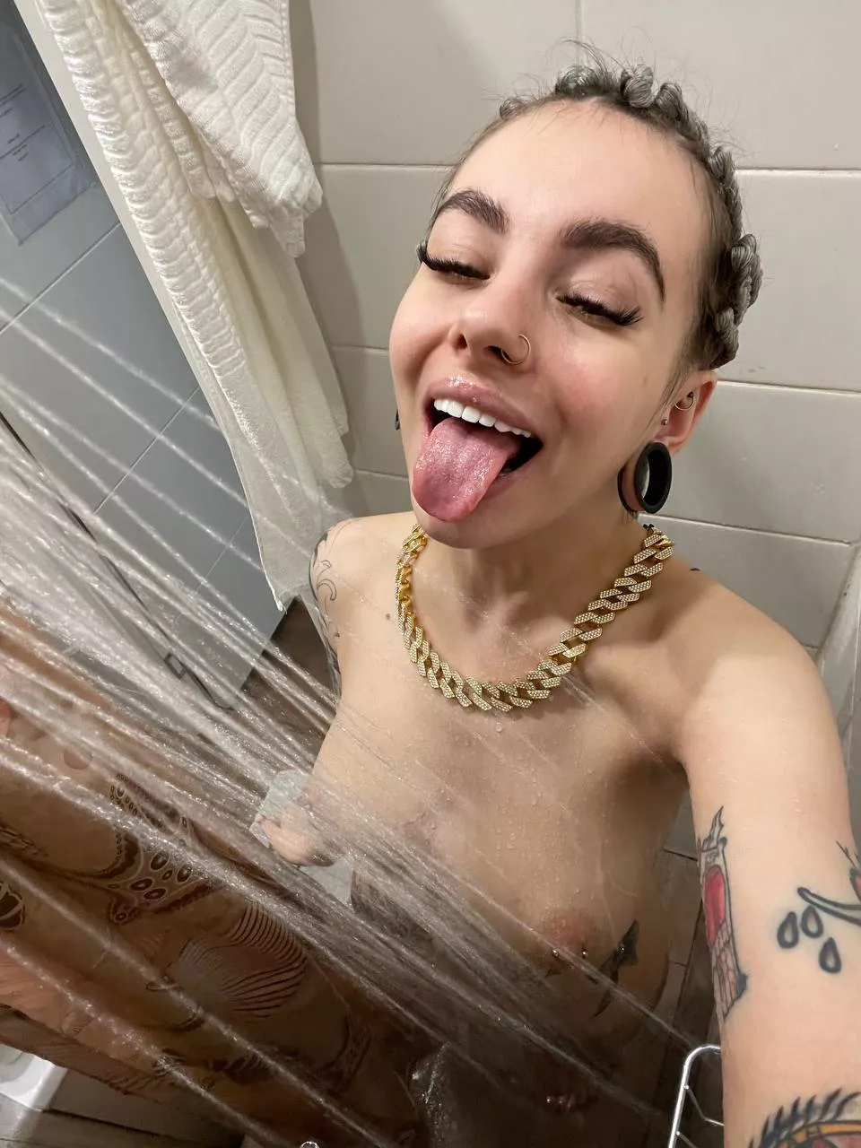 Would you jerk off to my nudes? It has to be nice hehe