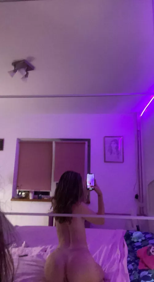 22 [F4M ] [snapchat] wanna have some fun tonight or tomorrow?i'm available on snap: emiliemmi33